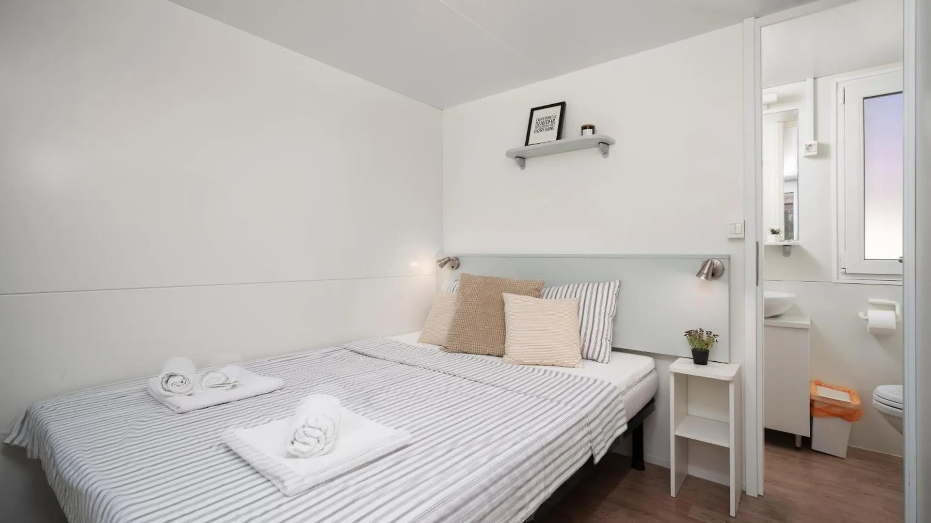 Azura Mobile Home, Biograd Na Moru 0*,